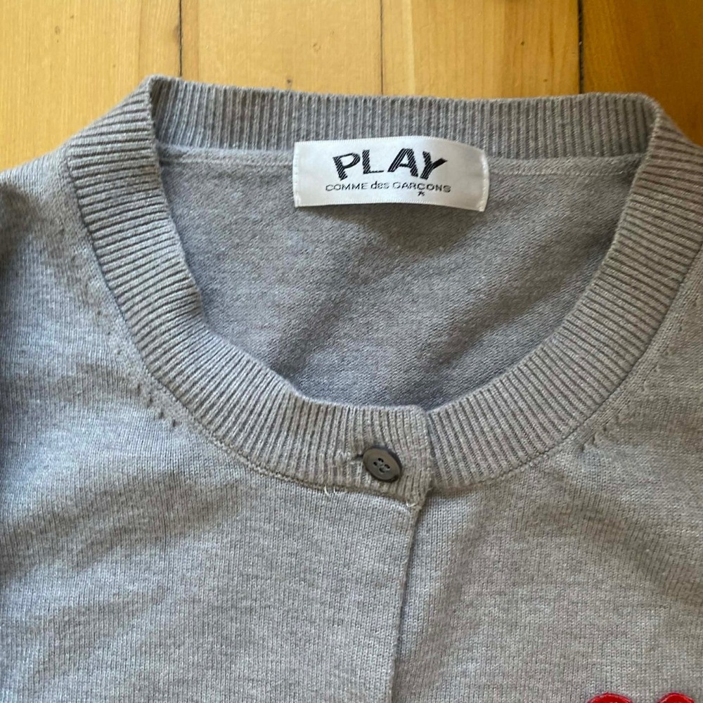 Comme des Garcons PLAY Cardigan Grey Red Heart Logo Button Up Size Medium - Picture 3 of 5
